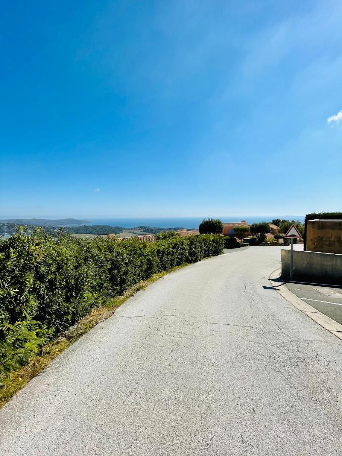 Superbe T2 Avec Vue Mer Et Piscine La Croix-Valmer Exterior foto