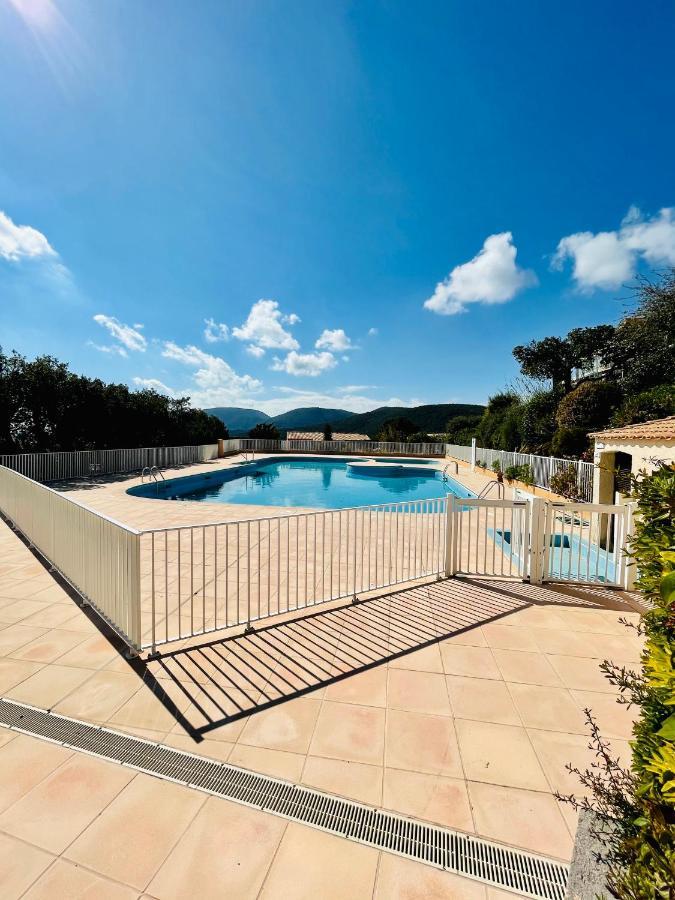 Superbe T2 Avec Vue Mer Et Piscine La Croix-Valmer Exterior foto